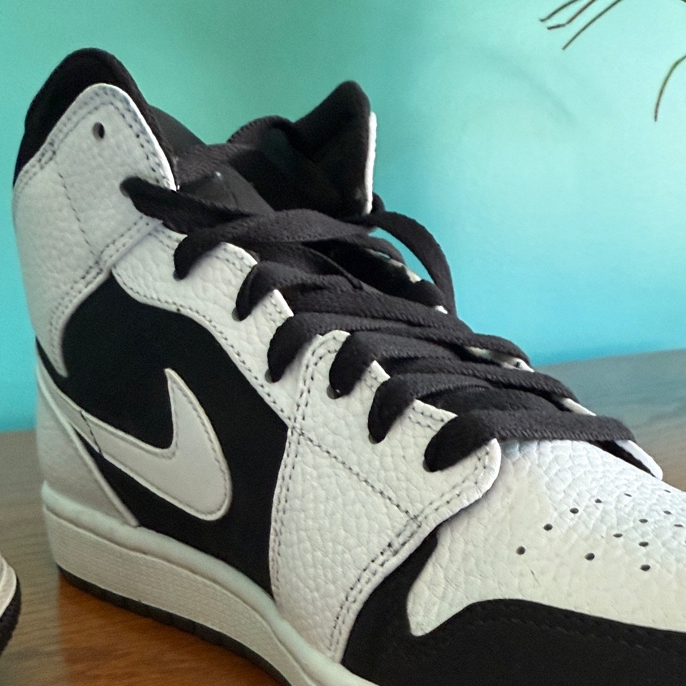 Jordan Black and White High-Tops - Picture 2 of 4